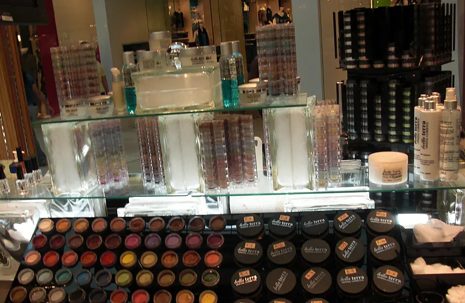 Rows of BELLATERRA loose mineral shades at a kiosk